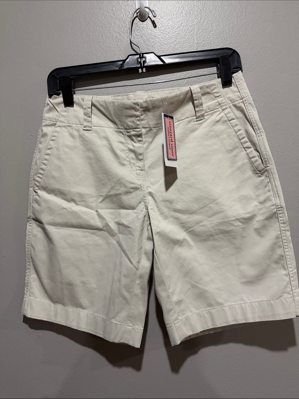 Vineyard Vines  9 inch Cream Bermuda Shorts size 2